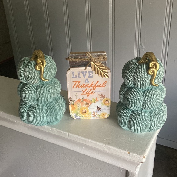 NWT BUNDLE- 2 TRIPLE STACKED TEXTURED AQUA BLUE PUMPKINS GOLD STEMS & WOOD SIGN - Picture 2 of 16